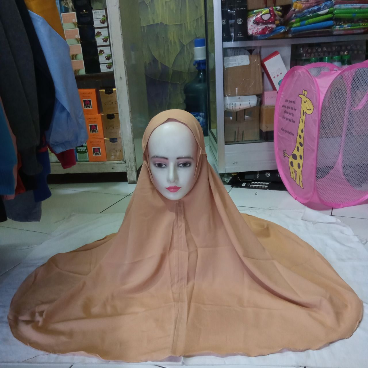 ini adalah Bergo Maryam XL Coksu, size: 75 cm x 95 cm, material: Wollycrepe Diamond , color: Chocho Milk, brand: BergoJumboIndonesia, age_group: all ages, gender: female