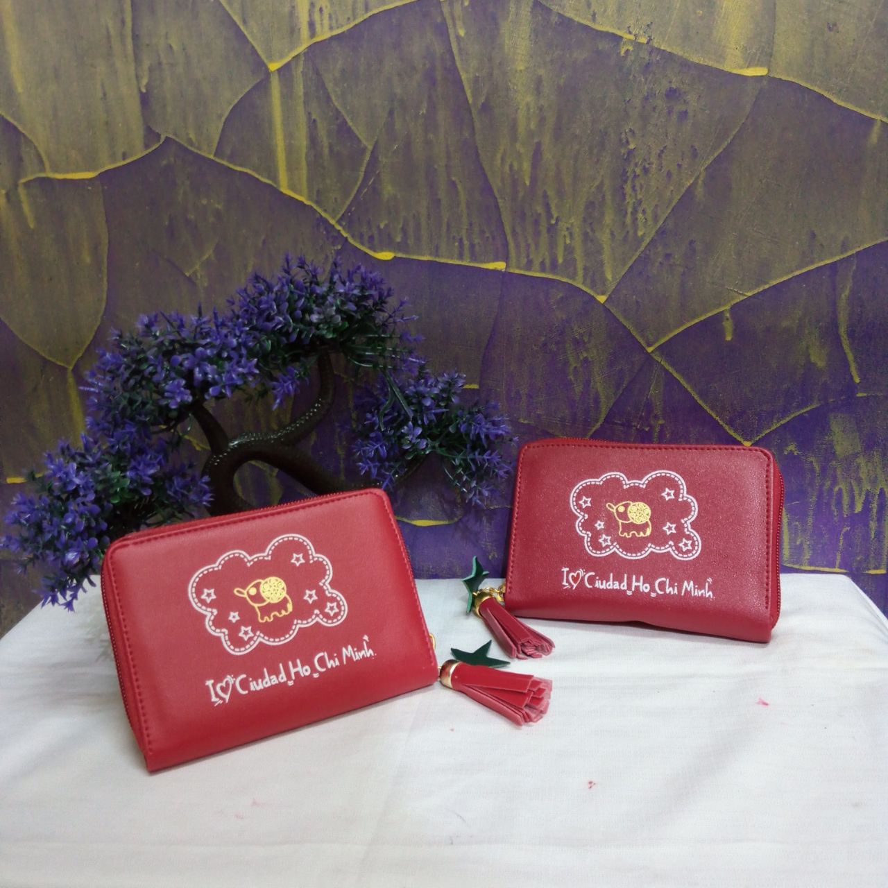 ini adalah Dompet Ceri Merah, size: 13 cm x 9 cm, material: sintetis, color: Red, brand: Dompetindonesia, age_group: all ages, gender: female