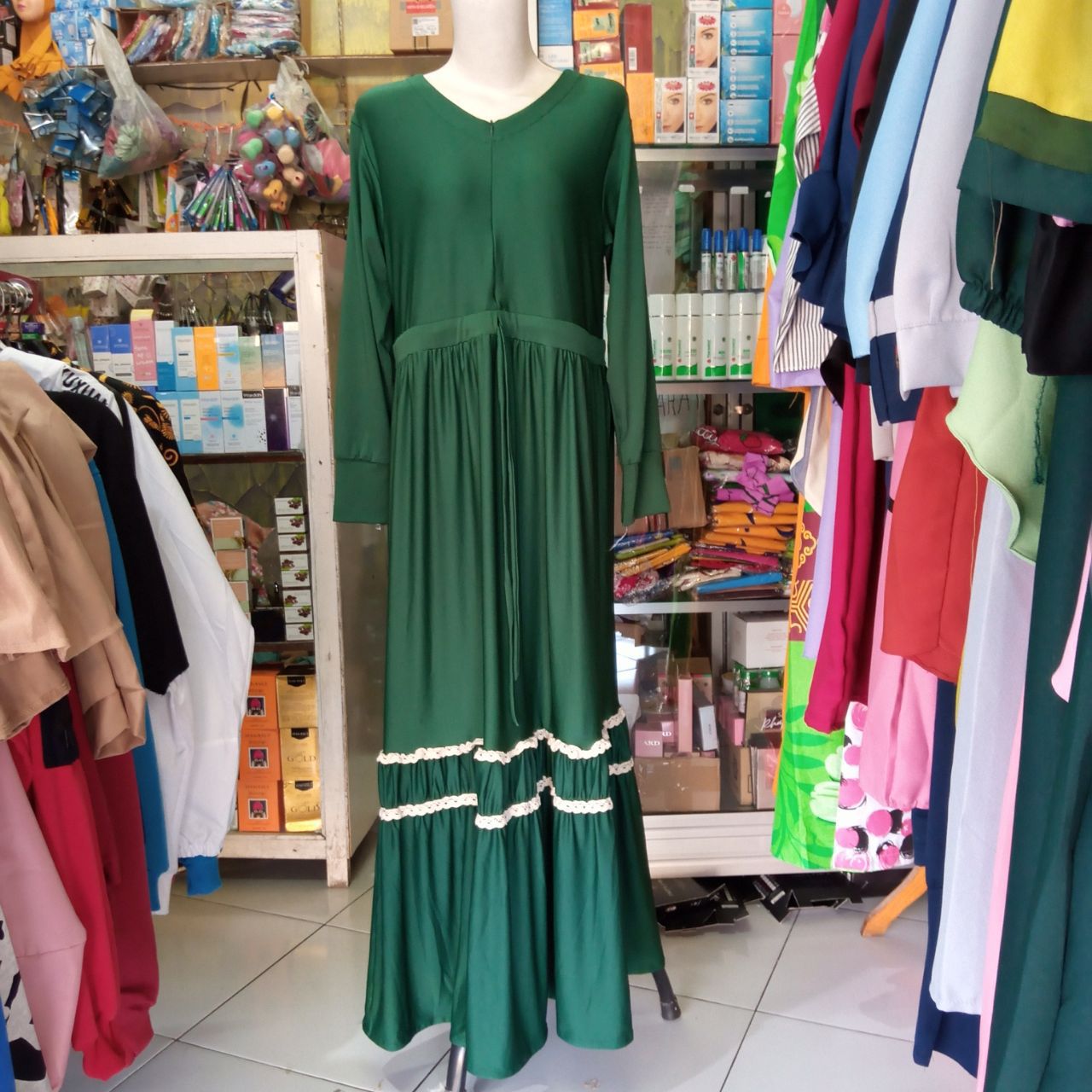 ini adalah Gamis Jersey Syafira Emerald, size: LD 105 cm Panjang 135 cm, material: Jersey, color: Green Emerald, brand: Dresswanitaindonesia, age_group: all ages, gender: female
