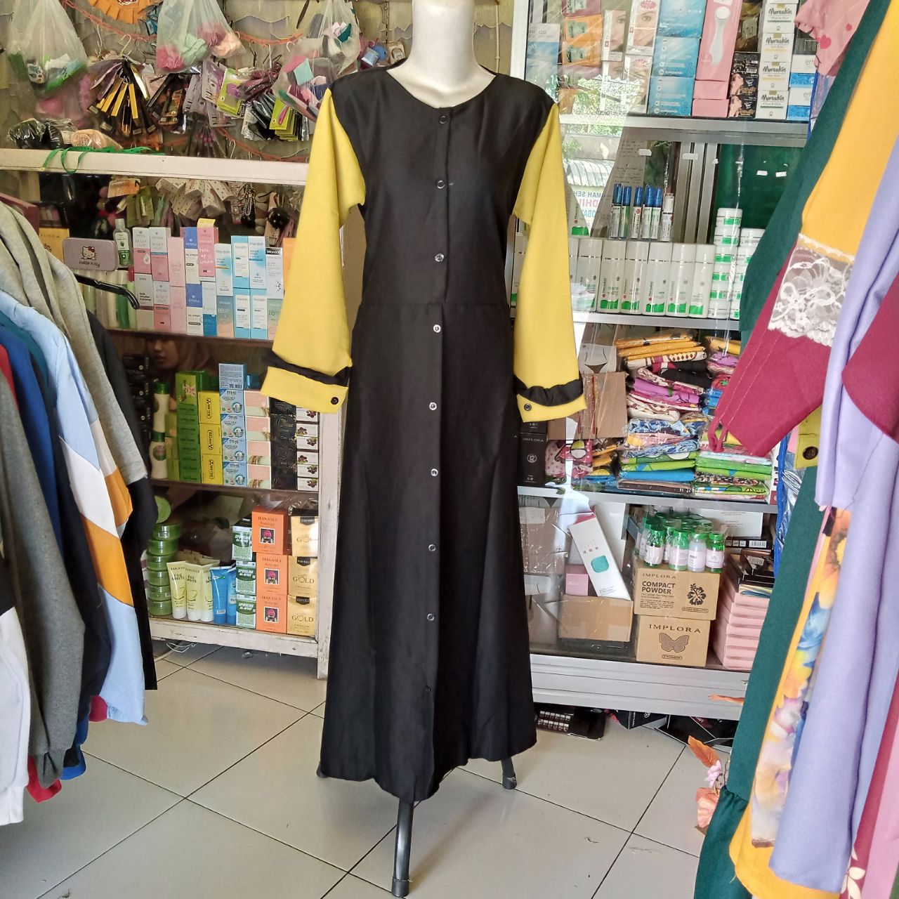 ini adalah Gamis Meka Hitam, size: LD 104cm , Panjang 140cm, material: Moscrepe, color: Black, brand: Dresswanitaindonesia, age_group: all ages, gender: female