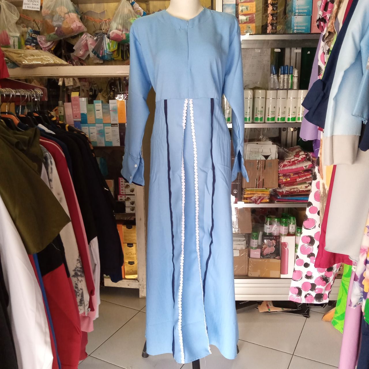 ini adalah Gamis Zizah Biru, size: LD 102 cm, Panjang 135 cm, material: Moscrepe, color: Light blue, brand: Dresswanitaindonesia, age_group: all ages, gender: female