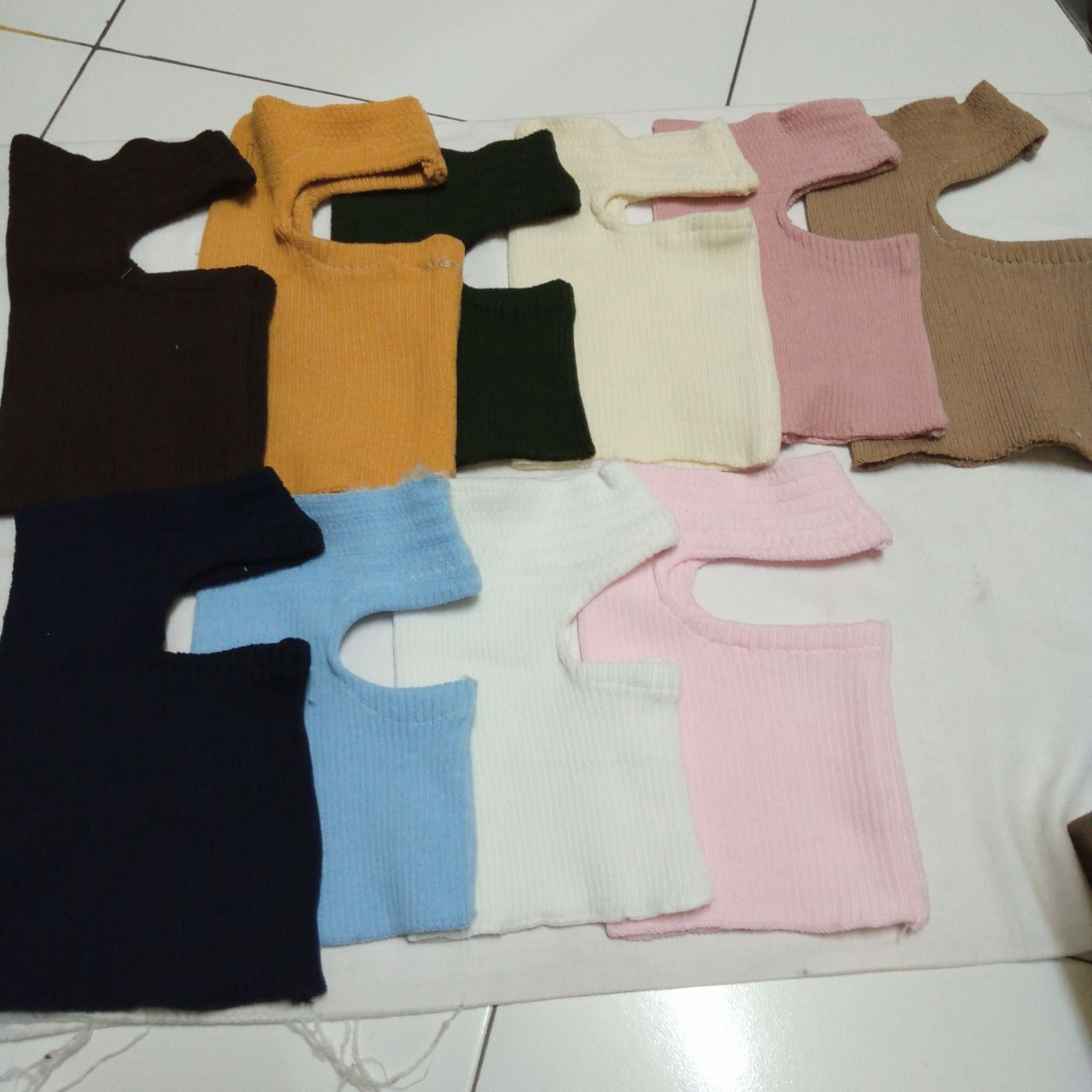 ini adalah Ciput Anti Budeg, size: XL, material: Knitt, color: Multi-color, brand: Ciput, age_group: all ages, gender: female