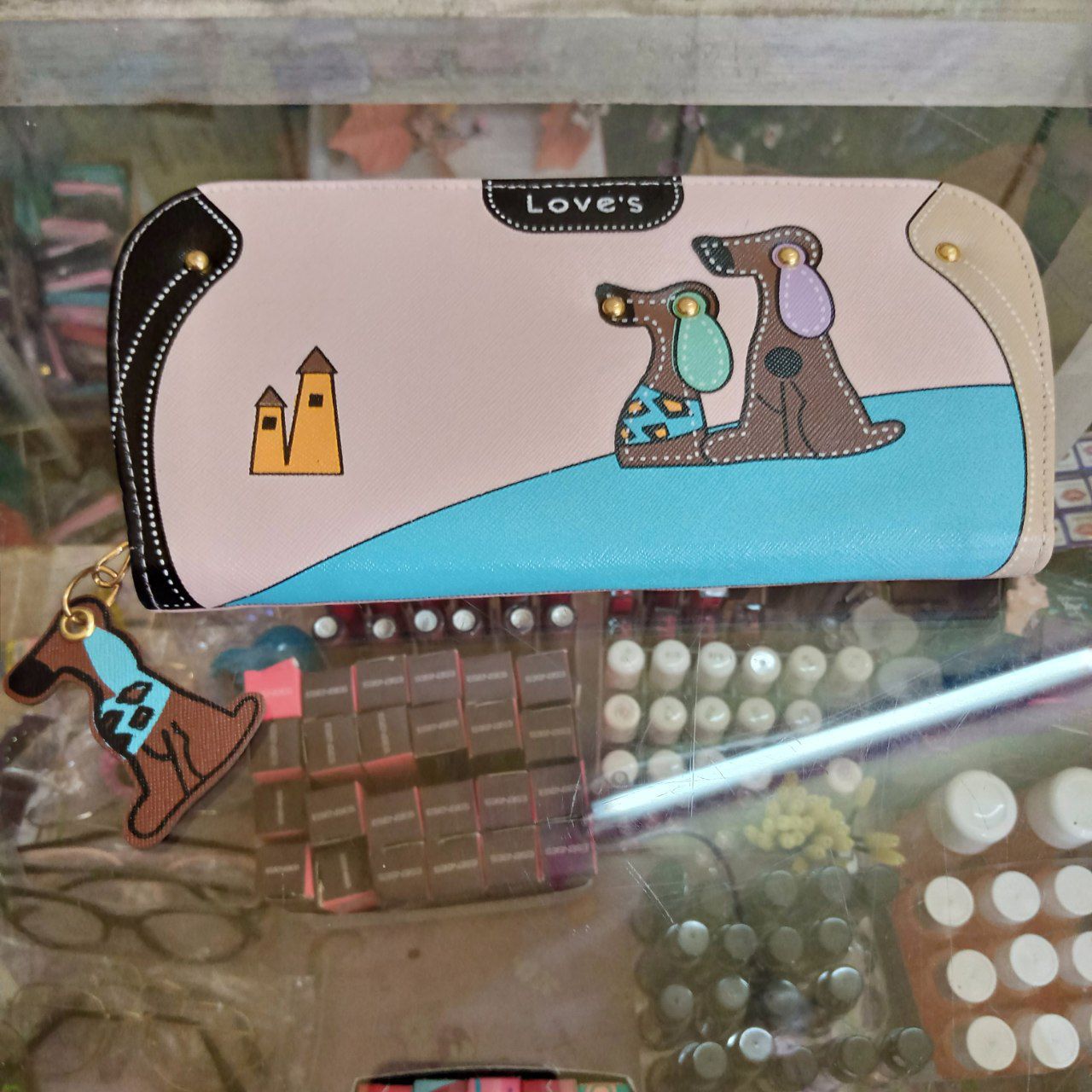 ini adalah Dompet Dog Coklat, size: panjang 20 cm, lebar 12 cm , material: sintetis, color: Chocho, brand: DompetIndonesia, age_group: all ages, gender: female