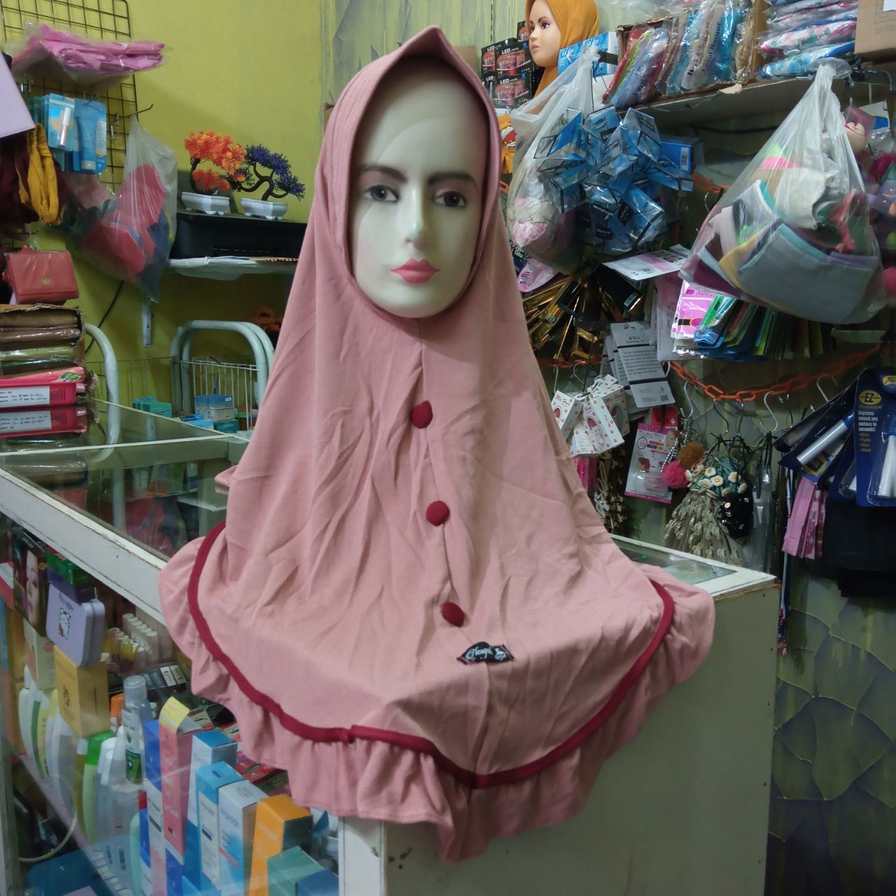 ini adalah Jilbab Sabrika Kancing Dusty, size: 45 cm x 75 cm, material: Jersey, color: Pink, brand: Jilbabindonesia, age_group: all ages, gender: female