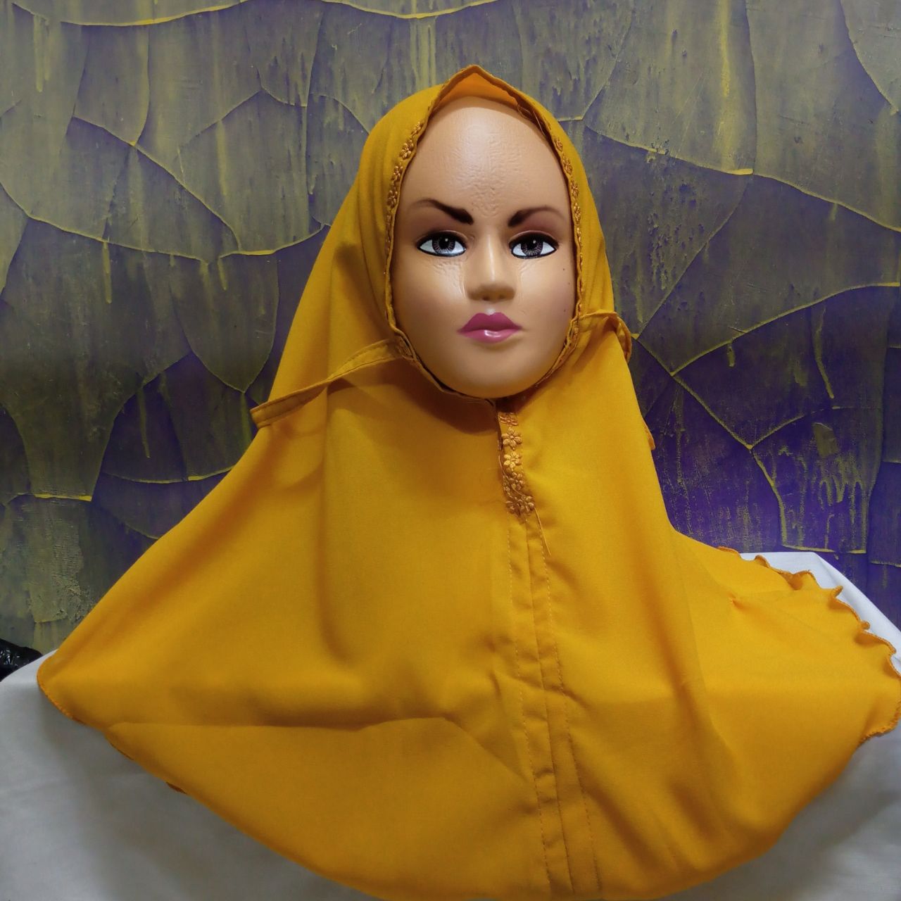 ini adalah Bergo Renda Anak Mustard, size: L, material: Cotton diamond crepe, color: yellow mustard, brand: Bajuanakindonesia, age_group: kids, gender: female