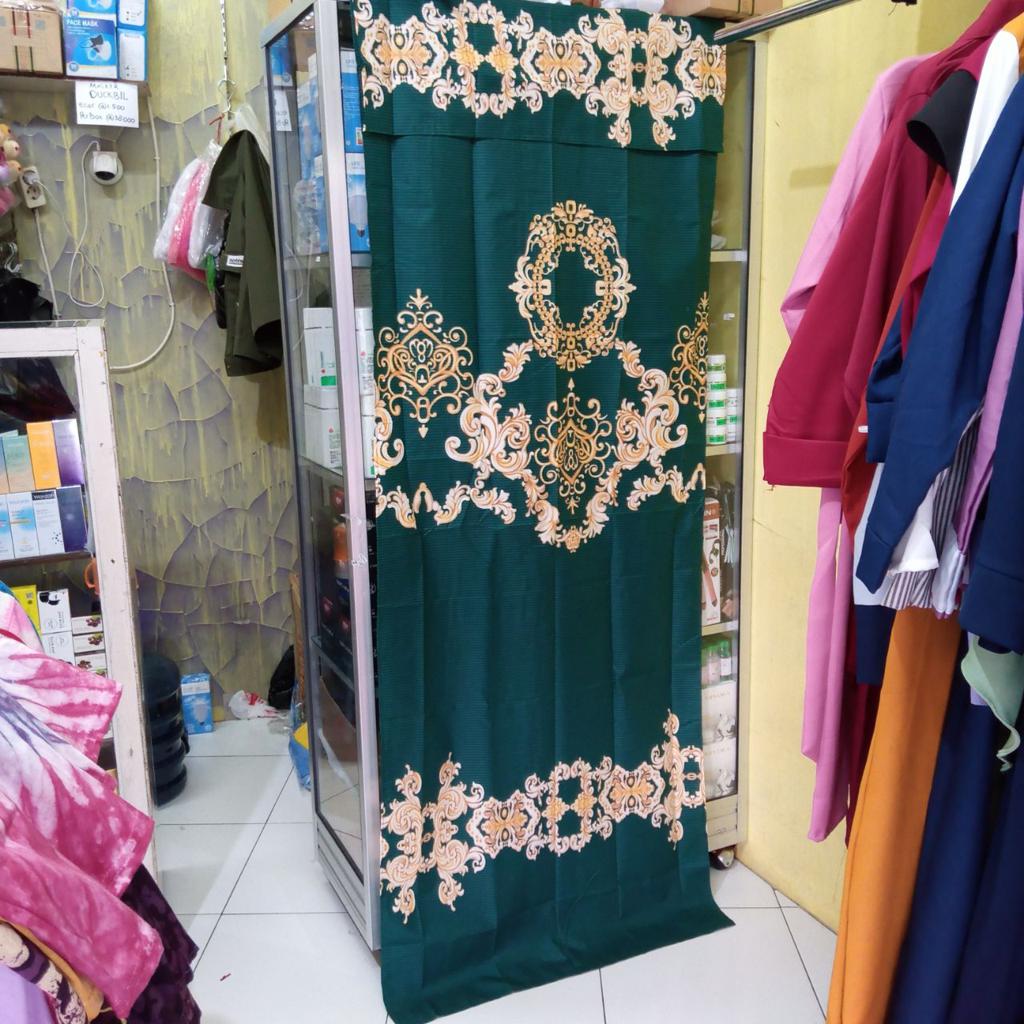 ini adalah Korden Pintu Batik Hijau, size: Lebar 77cm Panjang 200cm, material: microtex, color: Green, brand: DekorasiSendiri, age_group: all ages, gender: unisex