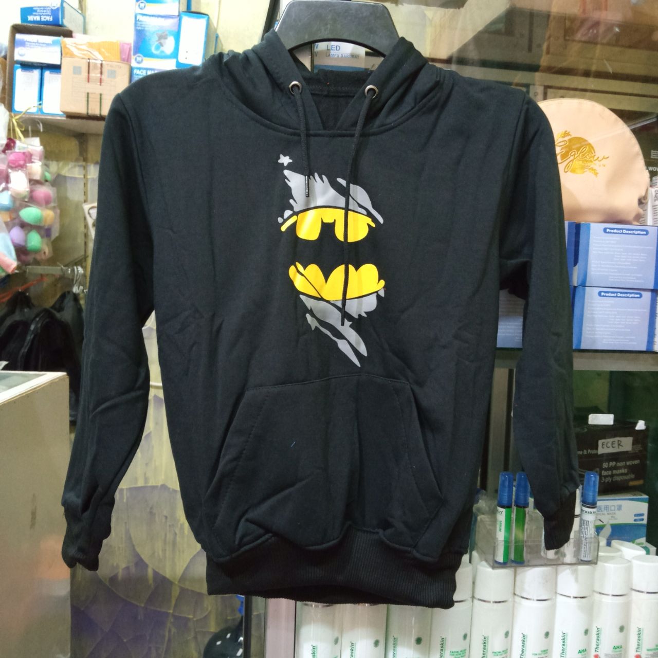 ini adalah Jaket Anak Batman Hitam, size: LD 78cm, material: fleece, color: Black, brand: jaketanakindonesia, age_group: kids, gender: unisex