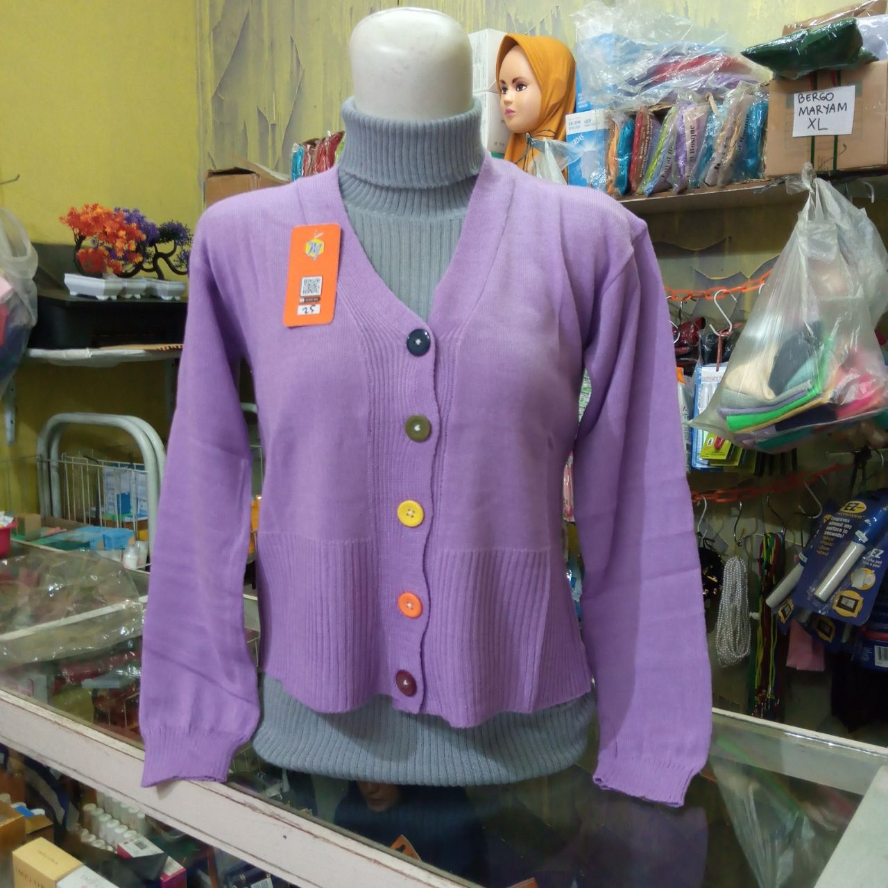 ini adalah Rajut Kancing Pelangi Lavender, size: L, material: Knitt, color: Purple, brand: CardyRajutIndonesia, age_group: all ages, gender: female