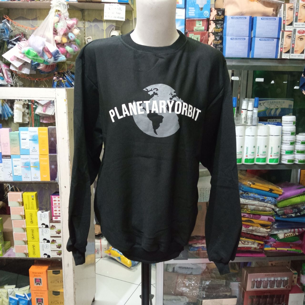 ini adalah Sweater Planet Hitam, size: All Size, material: Fleece, color: Black, brand: Sweaternewindonesia, age_group: all ages, gender: unisex