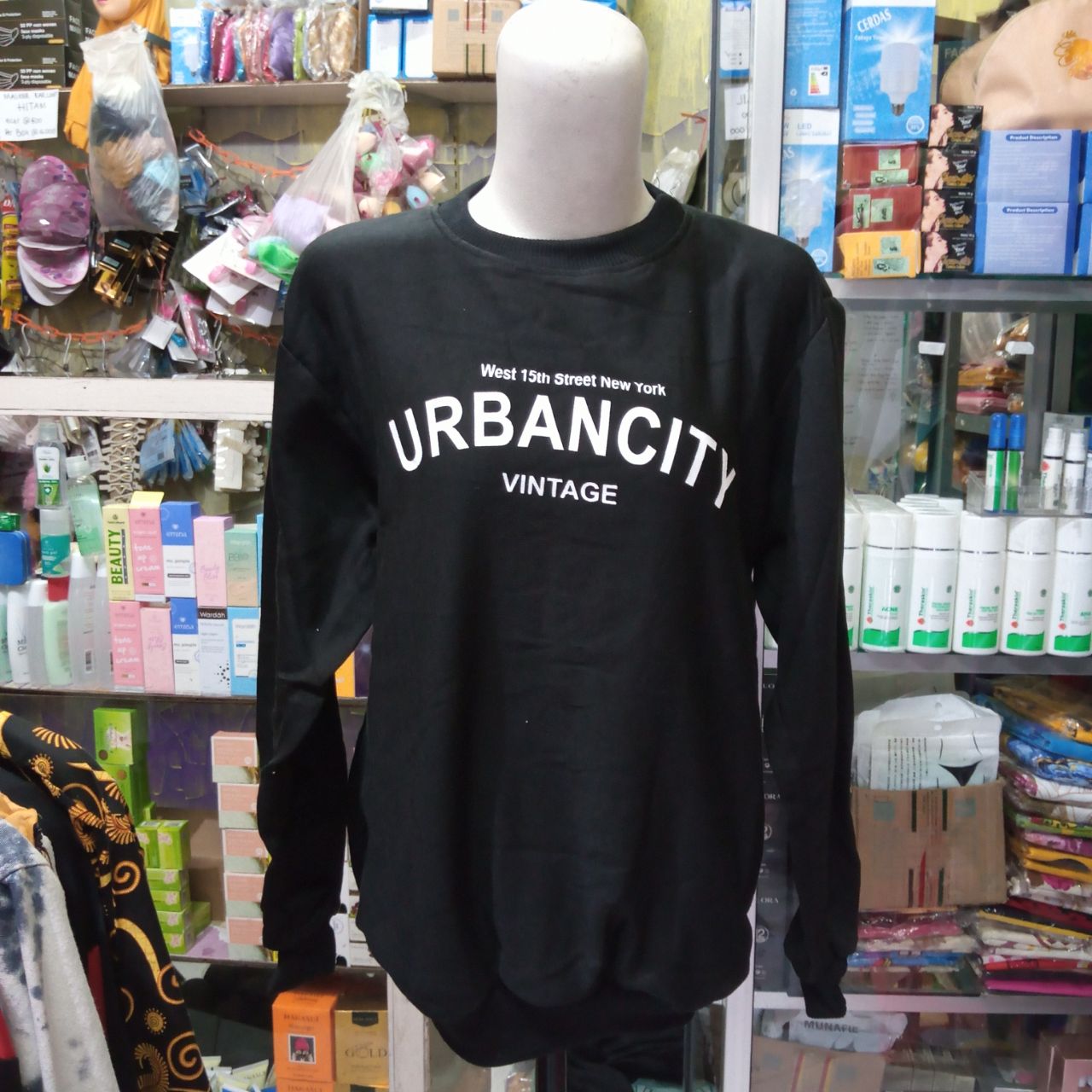 ini adalah Sweater Urban Hitam, size: All Size, material: Fleece, color: Black, brand: Sweaternewindonesia, age_group: all ages, gender: unisex