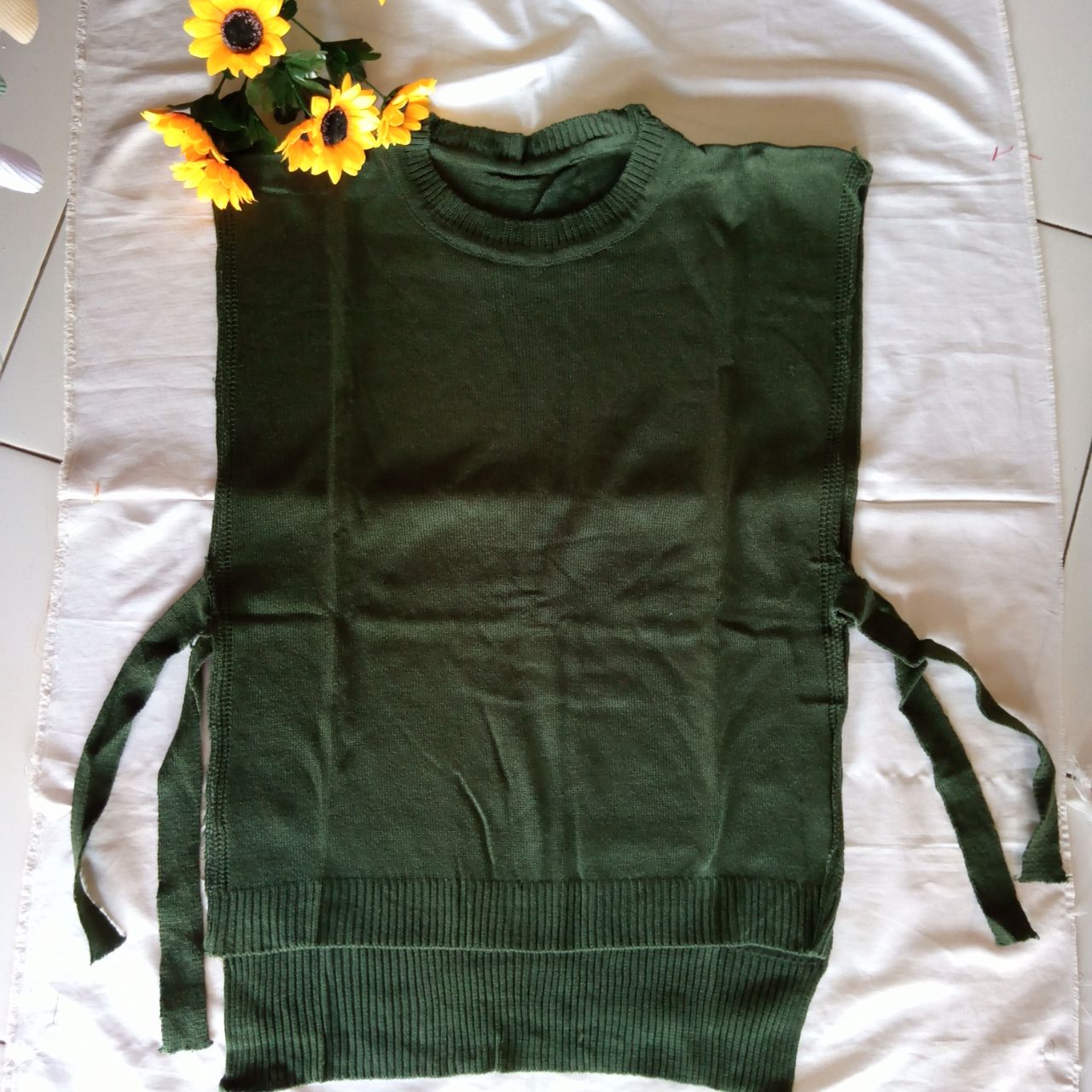 ini adalah Rajut Vest Andin Army, size: L, material: wol, color: green, brand: VestRajutIndonesia, age_group: all ages, gender: female