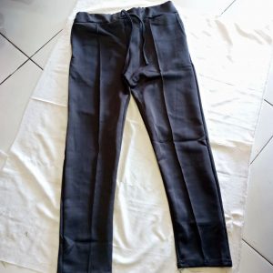 ini adalah Doty Pants Jumbo Abu, size: Panjang 90cm, Lingkar Pinggang 70cm, Lingkar Paha 54cm, material: Scuba, color: grey, brand: Bajuwanitaindonesia, age_group: all ages, gender: female
