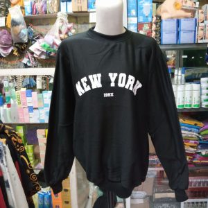 ini adalah Sweater New Hitam, size: LD 90cm, Panjang 60cm, material: Fleece, color: black, brand: Sweaternewindonesia, age_group: all ages, gender: unisex