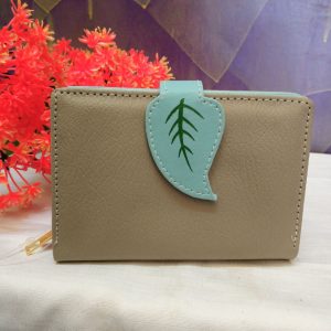 ini adalah Dompet Daun Biru, size: 13cm x 9 cm, material: Synthetic, color: mocca, brand: Dompetindonesia, age_group: all ages, gender: female