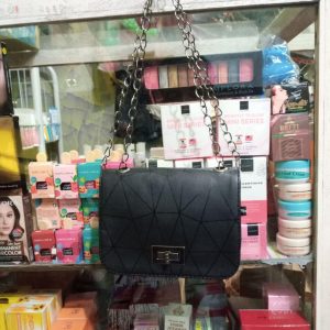 ini adalah Tasel Sky Hitam, size: 19 cm x 13 cm, material: synthetic, color: black, brand: tasmirovievie, age_group: all ages, gender: female