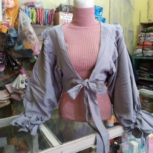 ini adalah Outer Cardy Miranti Abu, size: XL, material: twiscone, color: grey, brand: Outervieviecepu, age_group: all ages, gender: female