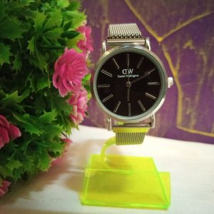 ini adalah Jam Magnet Silver Hitam, size: 3.9 cm, material: stainles steel, color: black, brand: JamtanganIndonesia, age_group: all ages, gender: female
