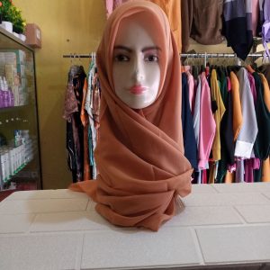 ini adalah Bella Square Caramel, size: 115 cm x 115 cm, material: Double Hycount, color: chocholate caramel, brand: BellaSquareIndonesia, age_group: all ages, gender: female