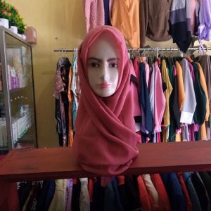 ini adalah Bella Square Darwin, size: 115cmx115cm, material: Double Hicon, color: pink darwin, brand: BellaSquareCepu, age_group: all ages, gender: female
