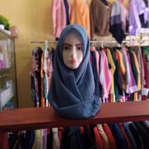 ini adalah Bella Square Denim, size: 115cmx115cm, material: Double Hicon, color: blue denim, brand: BellaSquareCepu, age_group: all ages, gender: female