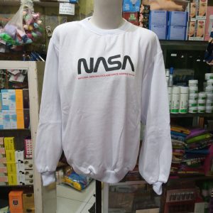 ini adalah Sweater Nasa Putih, size: LD 105cm, Panjang 70cm, material: Fleece, color: white, brand: nssweatercepu, age_group: all ages, gender: female