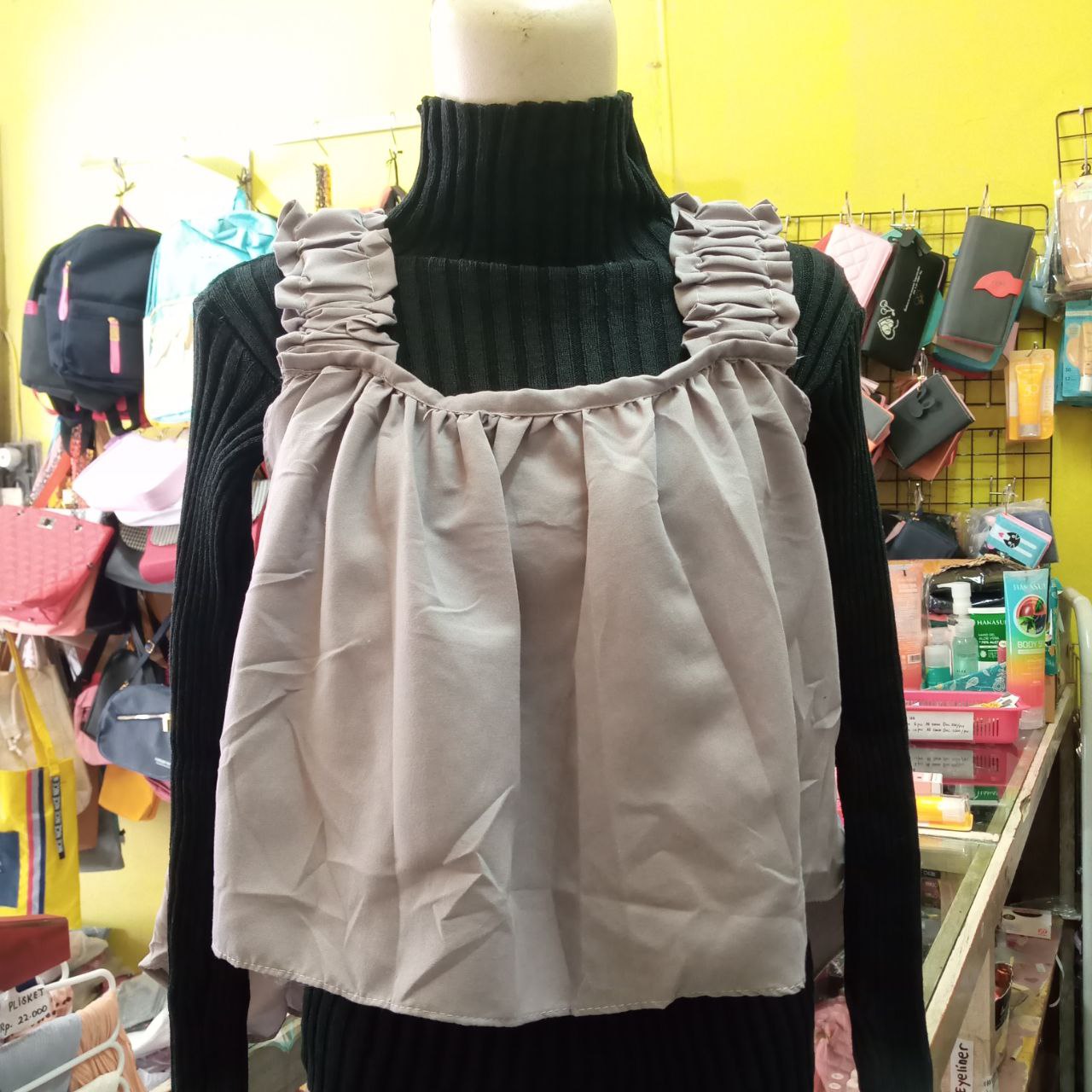 ini adalah Tank Top Outer Abu, size: P48cmxLD108cm, material: twiscone, color: grey, brand: Tanktopoutercepu, age_group: all ages, gender: female