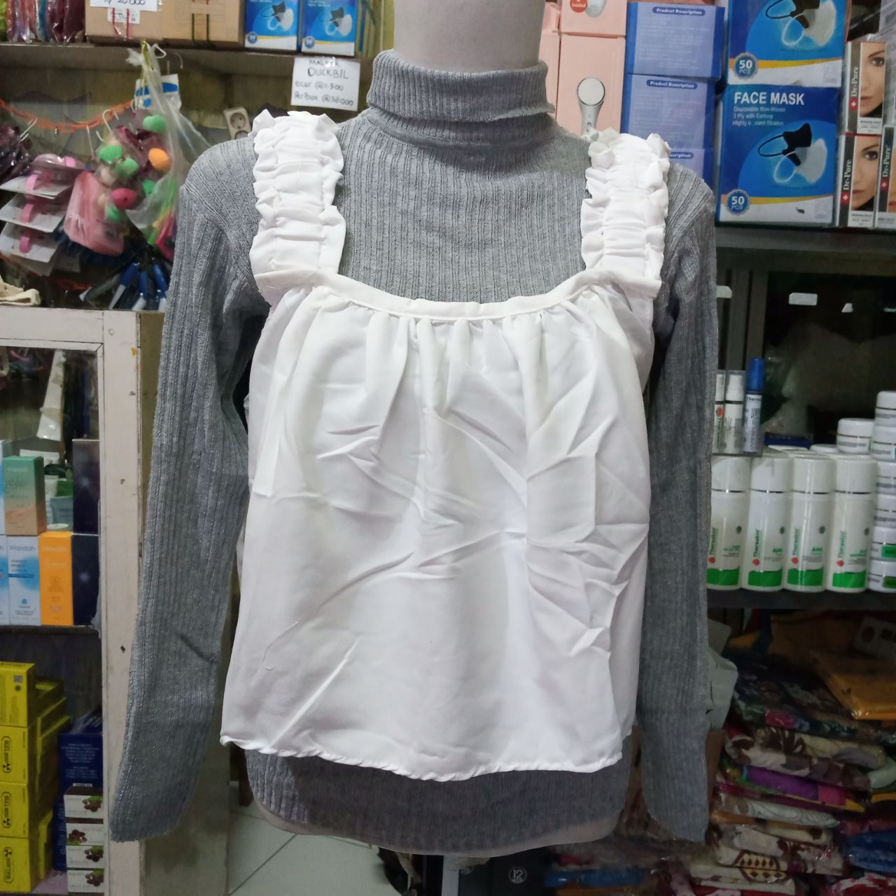 ini adalah Tank Top Outer Putih, size: P48cmxLD108cm, material: twiscone, color: white, brand: Tanktopoutercepu, age_group: all ages, gender: female