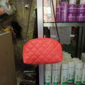 ini adalah Tas Bakpao Merah, size: 20cmx11cm, material: Synthetic, color: merah, brand: tasmurahindonesia, age_group: all ages, gender: female