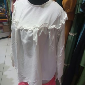 ini adalah Blouse Lola Putih, size: LD100cm, material: cotton, color: white, brand: blouselolacepu, age_group: all ages, gender: female