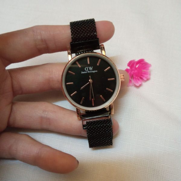 ini adalah Jam Magnet Black Rosegold, size: 3cm, material: stainlessteel, color: Black, brand: Jamtangancepu, age_group: all ages, gender: unisex