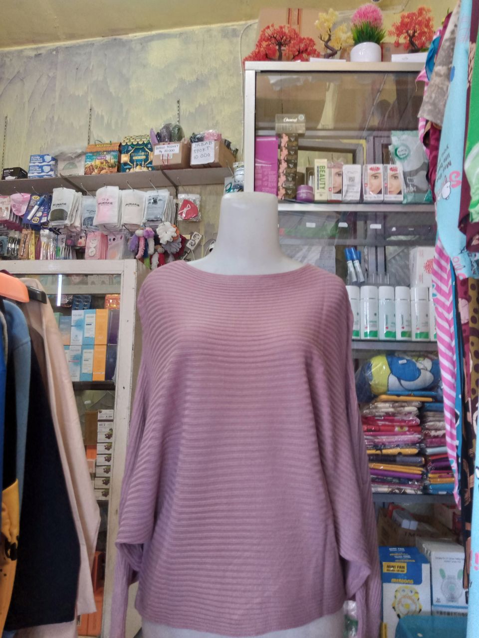 ini adalah Rajut Batwing Nila, size: P66cm, P.lengan 60cm, Lingkar baju bawah 100cm, material: wol, color: nila, brand: Rajutbatwingcepu, age_group: all ages, gender: female