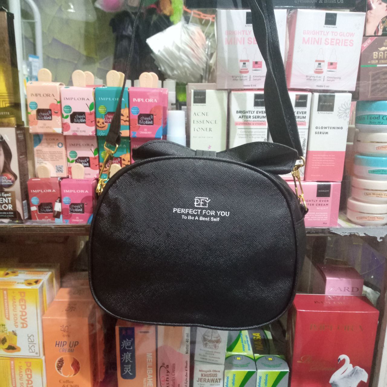 ini adalah Tasel Klu Hitam, size: Diameter 17 cm, material: Sintetis, color: black, brand: Tasranselcepu, age_group: all ages, gender: unisex