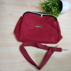 ini adalah Tasel Manda Merah, material: Sintetis, color: Merah, brand: Tasmurahcepu, age_group: all ages, gender: female