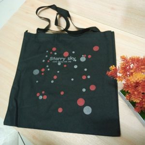 ini adalah Tote Bag Stari Hitam, size: 40cm x 35cm, material: canvas, color: black, brand: Toteminimaliscepu, age_group: all ages, gender: female