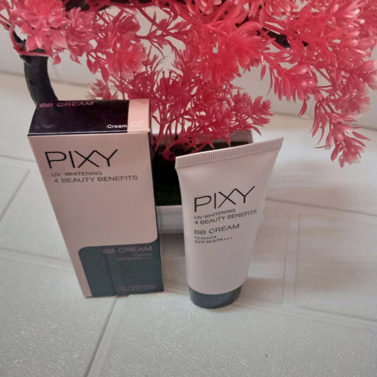 ini adalah Pixy BB Cream 02 Cream, color: Cream, brand: Pixy, age_group: all ages, gender: female
