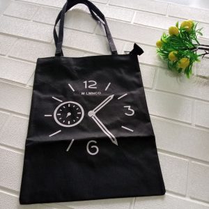 ini adalah Totebag Analog, size: 40cm x 35cm, material: canvas, color: black, brand: Totebagcepu, age_group: all ages, gender: female