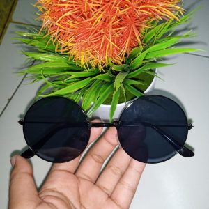 ini adalah Kacamata Bulat Gelap, size: L, material: PVC, color: Black, brand: Bulatgelapcepu, age_group: all ages, gender: unisex