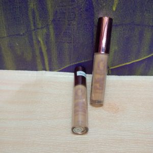 ini adalah Madame Gie Concealer Tan, brand: Madame Gie, age_group: all ages, gender: female