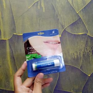 ini adalah Casandra Lipbalm Vanilla , brand: casandra, age_group: adult, gender: female