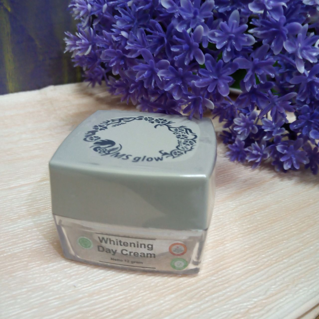 ini adalah Ms Glow Day Cream, brand: Ms Glow, age_group: adult, gender: female