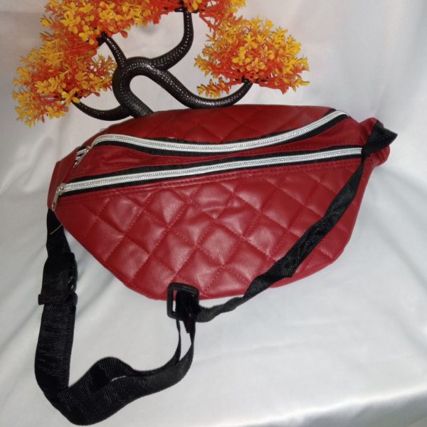 ini adalah Waistbag Lady Marun, size: one size, material: synthetic leather, color: maroon, brand: Waistbagladycepu, age_group: adult, gender: female